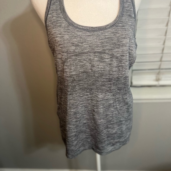 Lululemon Size 10 Swiftly Tech Run
Racerback Heathered Gray Tank Top Shirt - Picture 8 of 16